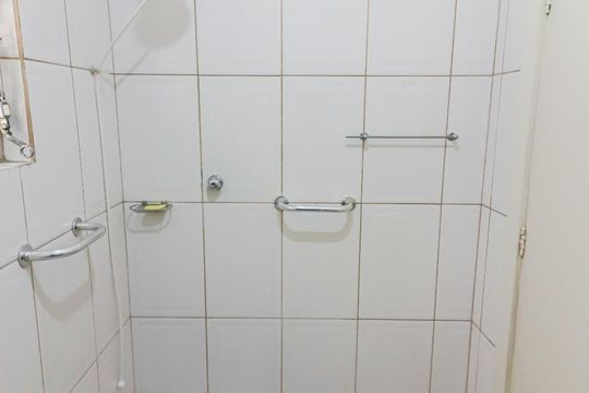 Banheiro de apartamento para alugar com 2 quartos, 85m² em Vila Pirajussara, São Paulo