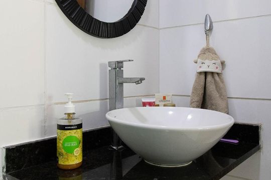 Banheiro social  de casa de condomínio à venda com 4 quartos, 315m² em Vargem Pequena, Rio de Janeiro