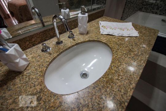 banheiro  de apartamento à venda com 1 quarto, 64m² em Santana, São Paulo