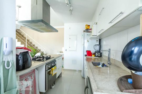 Cozinha e área de serviço de apartamento à venda com 3 quartos, 114m² em Vila Planalto, São Bernardo do Campo
