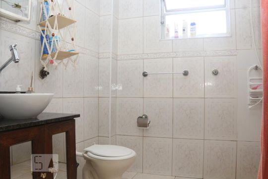 Banheiro de apartamento para alugar com 1 quarto, 68m² em Centro, São Vicente