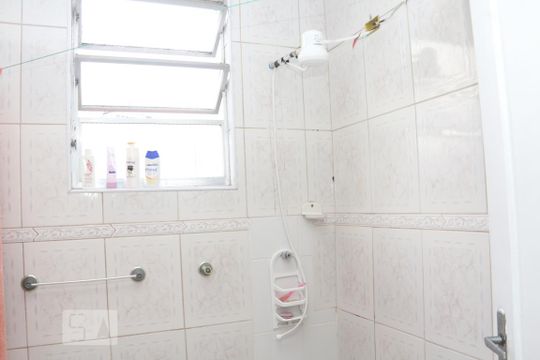 Banheiro de apartamento para alugar com 1 quarto, 68m² em Centro, São Vicente
