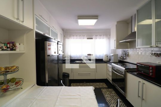 Cozinha  de apartamento à venda com 3 quartos, 154m² em Vila Regente Feijó, São Paulo