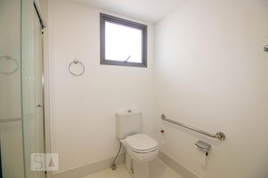 Banheiro de kitnet/studio para alugar com 1 quarto, 49m² em Petrópolis, Porto Alegre