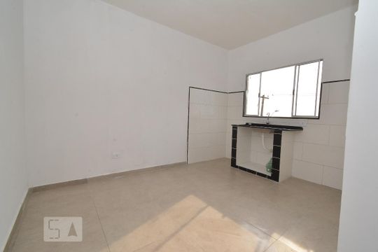 Dormitório de kitnet/studio para alugar com 1 quarto, 28m² em Jardim Presidente Dutra, Guarulhos