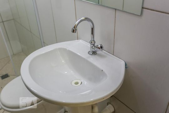 Banheiro de casa para alugar com 1 quarto, 30m² em Jardim Esmeralda, São Paulo