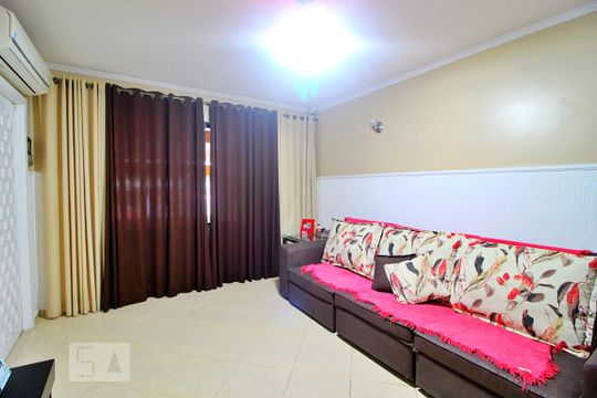 Sala de casa para alugar com 3 quartos, 241m² em Utinga, Santo André
