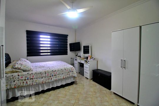 Quarto 1 de casa para alugar com 3 quartos, 241m² em Utinga, Santo André