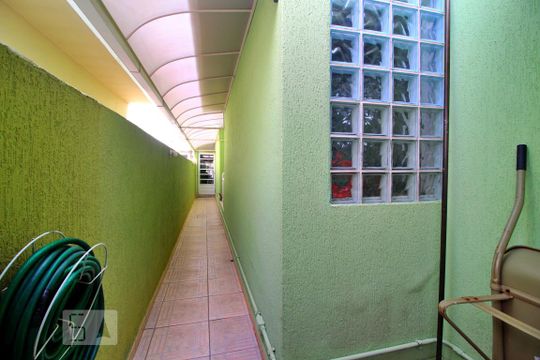 Corredor de casa para alugar com 3 quartos, 241m² em Utinga, Santo André