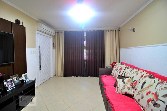 Sala de casa para alugar com 3 quartos, 241m² em Utinga, Santo André