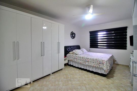Quarto 1 de casa para alugar com 3 quartos, 241m² em Utinga, Santo André