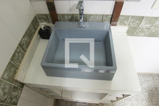 Banheiro de casa de condomínio à venda com 3 quartos, 110m² em Chácara Mafalda, São Paulo