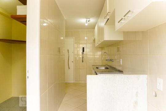 Cozinha e Área de Serviço de apartamento para alugar com 2 quartos, 90m² em Barra da Tijuca, Rio de Janeiro