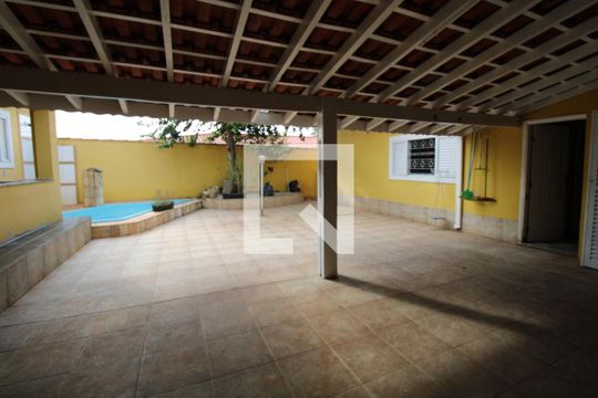 Quintal de casa para alugar com 4 quartos, 180m² em Jardim Alto da Barra, Campinas