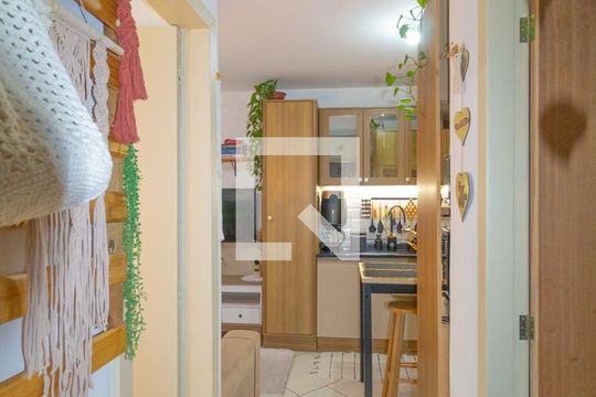Corredor de casa de condomínio à venda com 2 quartos, 42m² em Fátima, Canoas