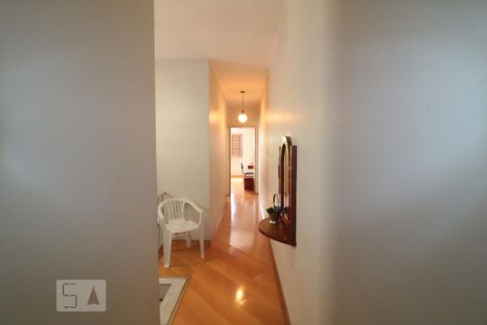 Corredor de casa à venda com 4 quartos, 200m² em Vila Carrão, São Paulo
