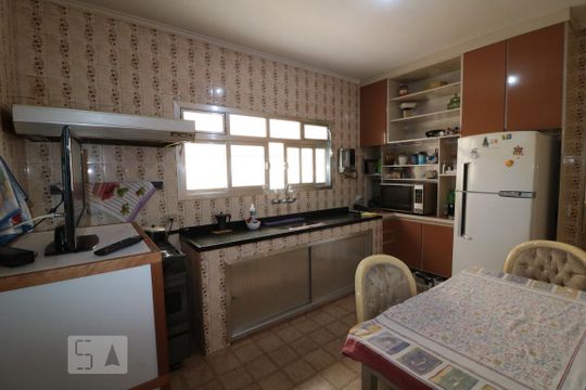 Cozinha de casa à venda com 4 quartos, 200m² em Vila Carrão, São Paulo
