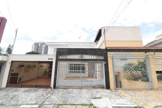 Fachada de casa à venda com 4 quartos, 200m² em Vila Carrão, São Paulo