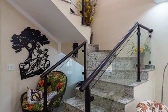 Escada de casa à venda com 3 quartos, 228m² em Jardim das Flores, Osasco