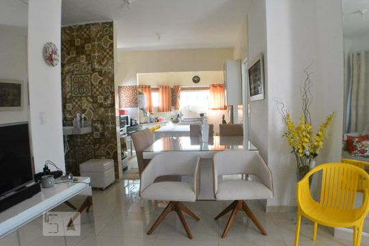 Casa de Condomínio para alugar com 3 quartos, 240m² em Saboeiro, Salvador