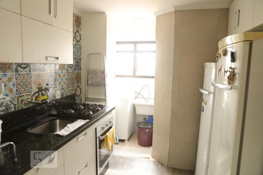 Cozinha de apartamento à venda com 2 quartos, 55m² em Vila Liviero, São Paulo
