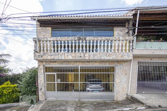 Fachada de casa à venda com 4 quartos, 260m² em Quitaúna, Osasco