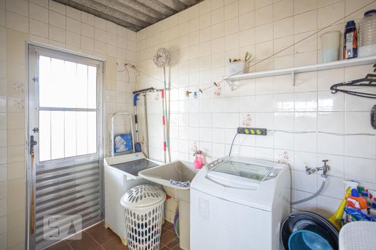 Área de Serviço de casa à venda com 4 quartos, 260m² em Quitaúna, Osasco