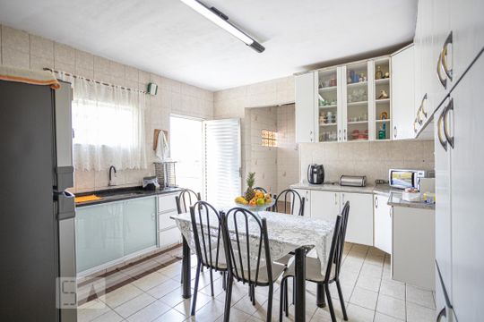 Cozinha de casa à venda com 4 quartos, 260m² em Quitaúna, Osasco