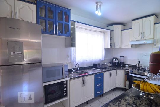 Cozinha de casa de condomínio à venda com 3 quartos, 93m² em Fátima, Canoas