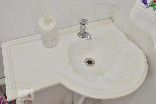 Banheiro de casa de condomínio à venda com 3 quartos, 93m² em Fátima, Canoas
