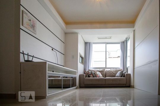 Sala de apartamento para alugar com 3 quartos, 110m² em Carvoeira, Florianópolis