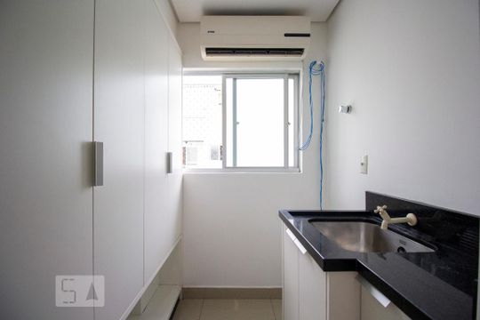 Area de serviço de apartamento para alugar com 3 quartos, 110m² em Carvoeira, Florianópolis