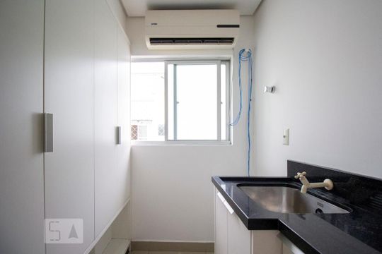 Area de serviço de apartamento para alugar com 3 quartos, 110m² em Carvoeira, Florianópolis