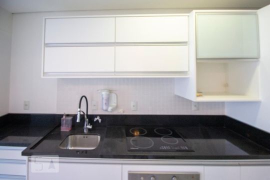 Cozinha de apartamento para alugar com 3 quartos, 110m² em Carvoeira, Florianópolis