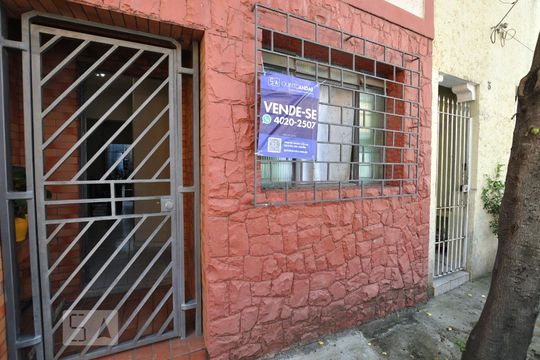 Fachada de casa à venda com 3 quartos, 65m² em Cambuci, São Paulo