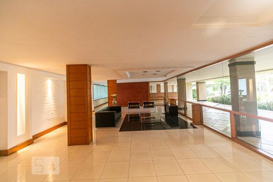 Hall de apartamento à venda com 3 quartos, 200m² em Cristal, Porto Alegre