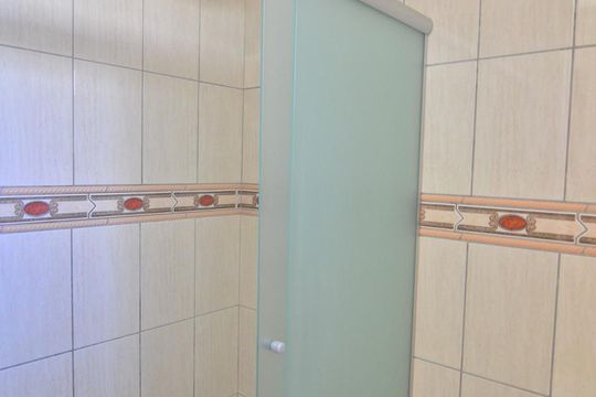 Banheiro Suíte de casa à venda com 3 quartos, 250m² em Estância Velha, Canoas