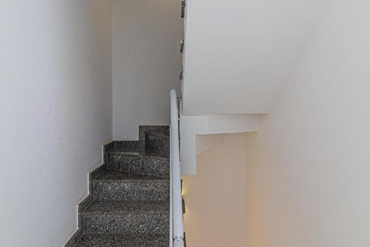 Escada Interna de casa à venda com 2 quartos, 91m² em Jardim Santo Alberto, Santo André