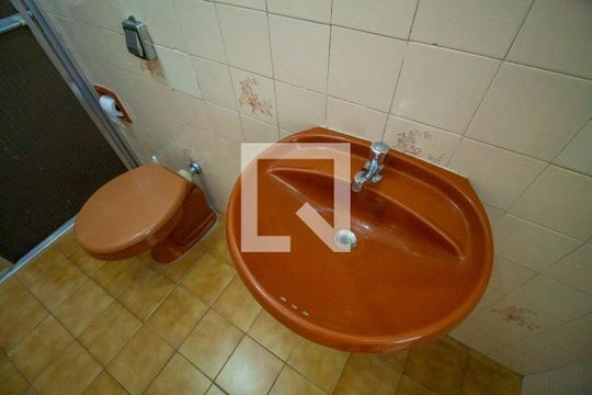 Banheiro de casa para alugar com 2 quartos, 85m² em Vila Dom Pedro I, São Paulo