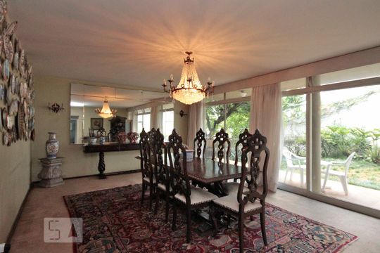 Sala de casa à venda com 4 quartos, 600m² em Pacaembu, São Paulo