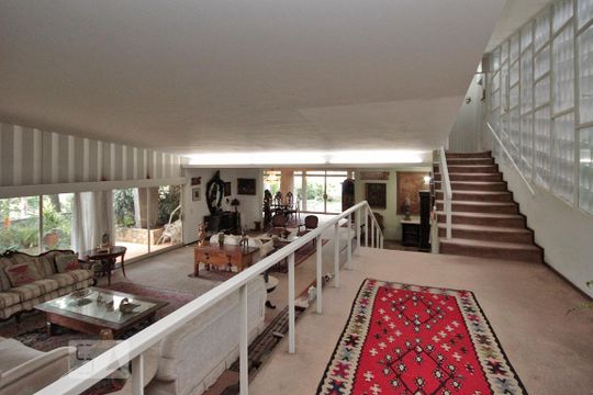 Corredor de casa à venda com 4 quartos, 600m² em Pacaembu, São Paulo