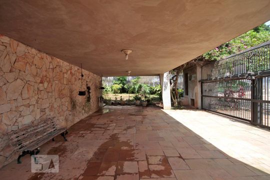 Garagem de casa à venda com 4 quartos, 600m² em Pacaembu, São Paulo