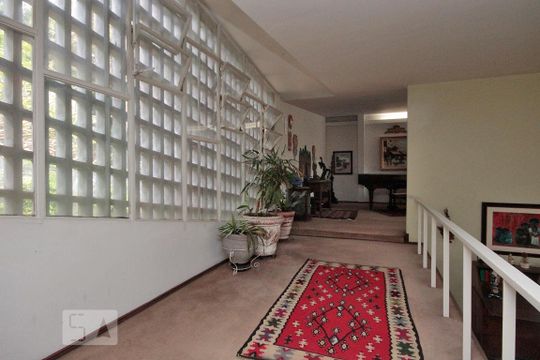 Corredor de casa à venda com 4 quartos, 600m² em Pacaembu, São Paulo