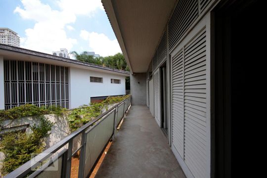 Varanda de casa à venda com 4 quartos, 600m² em Pacaembu, São Paulo