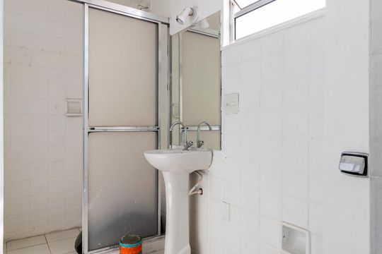 Banheiro de apartamento à venda com 2 quartos, 58m² em Vila Monumento, São Paulo