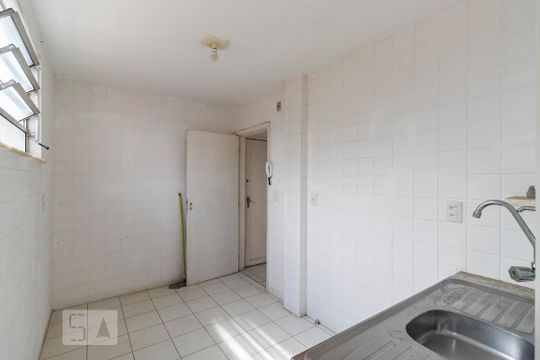 Cozinha de apartamento à venda com 2 quartos, 58m² em Vila Monumento, São Paulo