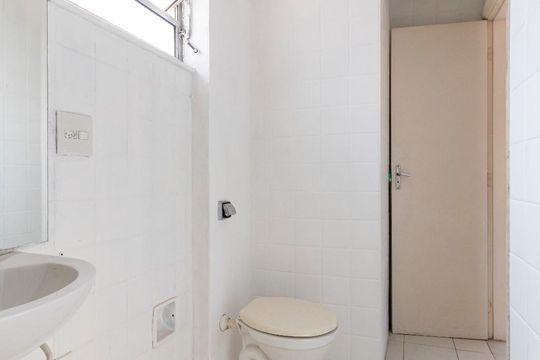 Banheiro de apartamento à venda com 2 quartos, 58m² em Vila Monumento, São Paulo
