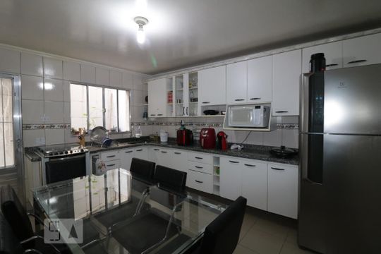 Cozinha de casa à venda com 2 quartos, 130m² em Vila Carrão, São Paulo