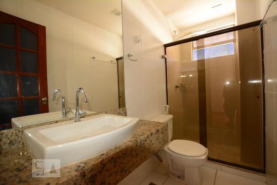 Banheiro Social de apartamento para alugar com 2 quartos, 96m² em Vila da Penha, Rio de Janeiro