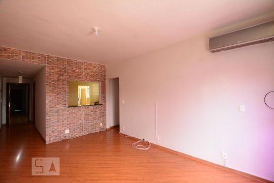 Detalhe Sala de apartamento para alugar com 2 quartos, 96m² em Vila da Penha, Rio de Janeiro
